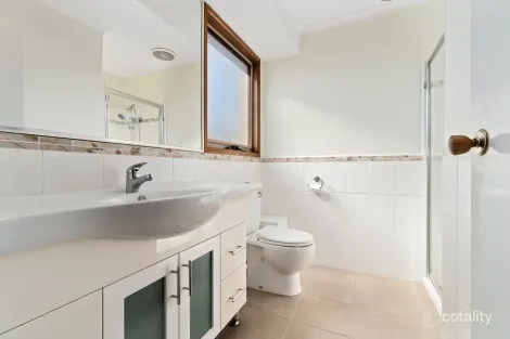 Property photo of 10 Fosters Court Cranbourne North VIC 3977