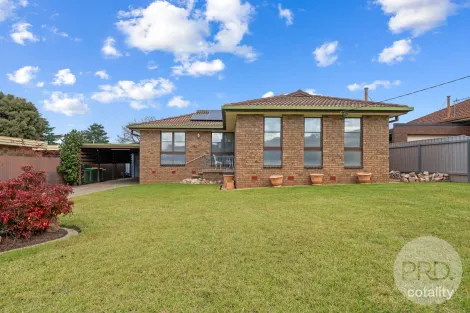 6 Willow St, Kooringal, NSW 2650