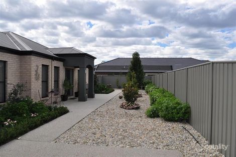 10 Chamberlain Cl, Albury, NSW 2640