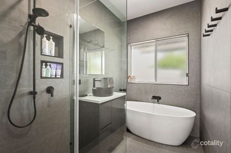 Property photo of 19 Alamein Court Golden Square VIC 3555