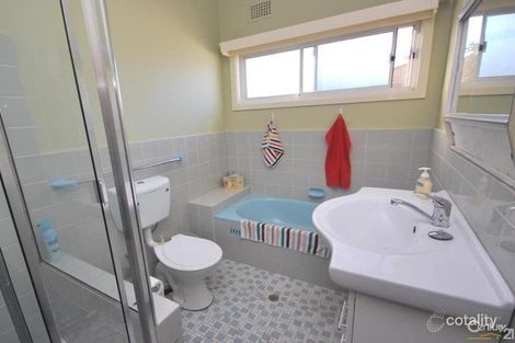 Property photo of 12 Kambala Crescent Fairfield West NSW 2165