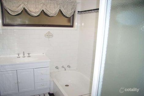 Property photo of 3 Waimea Place Lake Albert NSW 2650