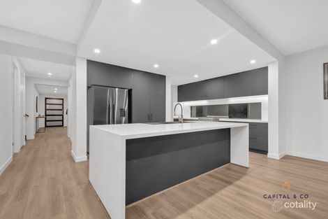 Property photo of 30 Monomeath Drive Mickleham VIC 3064