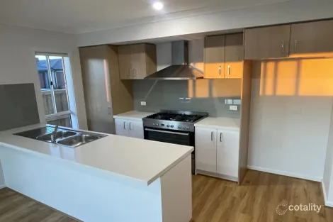 Property photo of 2 Imatra Loop Tarneit VIC 3029