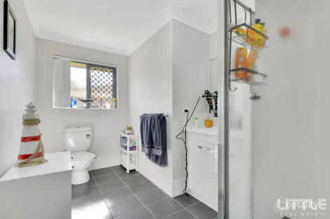 Property photo of 2/2-4 Retreat Crescent Narangba QLD 4504