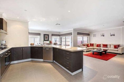 Property photo of 17 Cronulla Way Taylors Hill VIC 3037