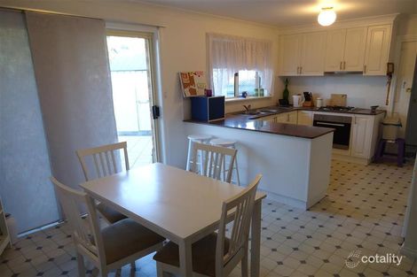 Property photo of 3/8 Honeysuckle Place Lake Albert NSW 2650