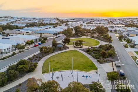 Property photo of 35 Comito Bend Alkimos WA 6038
