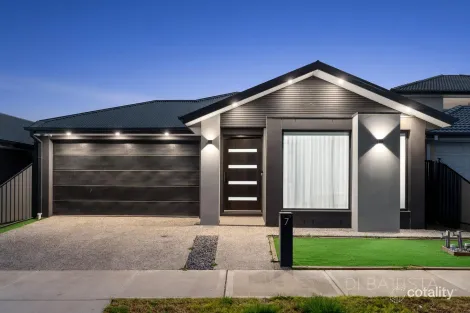 7 Callicoma St, Mickleham, VIC 3064