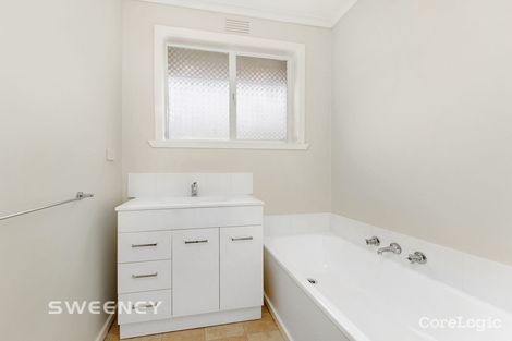 Property photo of 46 Chedgey Drive St Albans VIC 3021