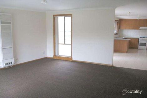 Property photo of 3 Lauren Square Pakenham VIC 3810