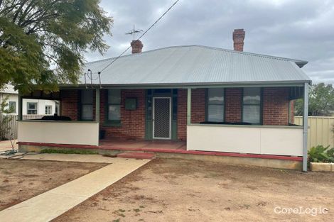 30 Kitchener Rd, Merredin, WA 6415