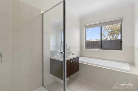 Property photo of 78 Alisma Boulevard Cranbourne North VIC 3977