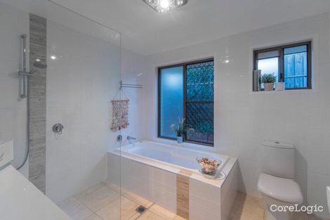 Property photo of 8 Tanunda Drive Helensvale QLD 4212