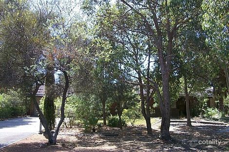 17 Waterloo Cres, Lesmurdie, WA 6076