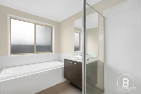 Property photo of 11 Hereford Close Delacombe VIC 3356