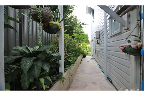 98 School Rd, Yeronga, QLD 4104