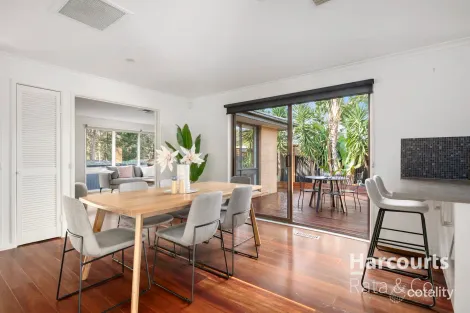 Property photo of 16 Hurlstone Crescent Mill Park VIC 3082