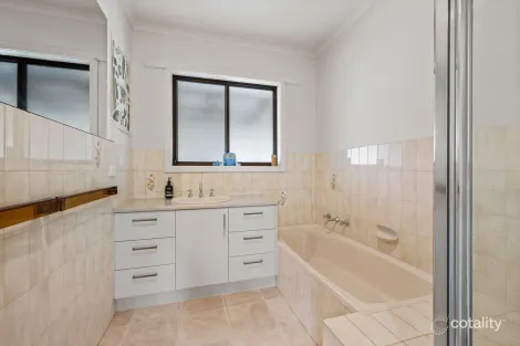 Property photo of 3 Claret Court Bright VIC 3741