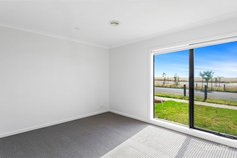 Property photo of 48 Roehampton Drive Strathtulloh VIC 3338