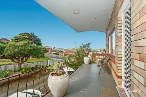 Property photo of 3/12 Adams Avenue Unanderra NSW 2526
