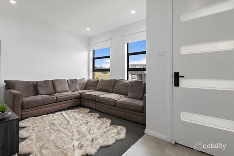 Property photo of 8 Halwes Avenue Menangle Park NSW 2563