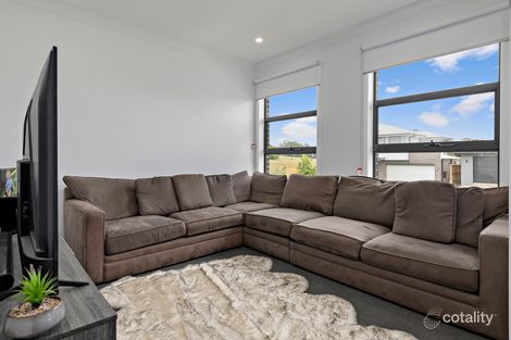 Property photo of 8 Halwes Avenue Menangle Park NSW 2563