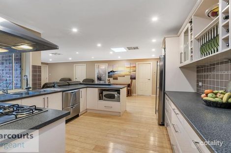 Property photo of 7 Tongariro Street Greenwith SA 5125