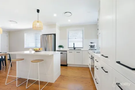 Property photo of 6 Fairfield Place Jamisontown NSW 2750