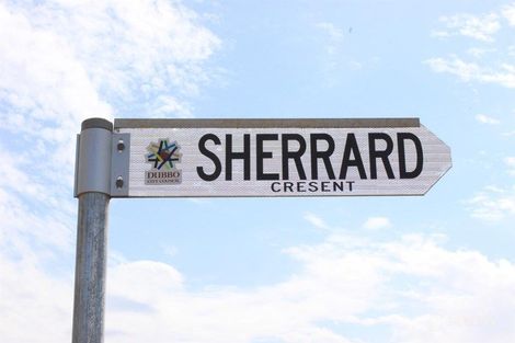 Property photo of 2 Sherrard Crescent Dubbo NSW 2830