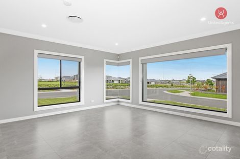 Property photo of 40 Howard Loop Oran Park NSW 2570