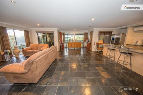 Property photo of 33 Gleneagles Drive Melton West VIC 3337