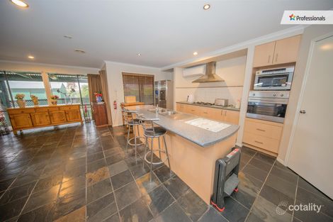 Property photo of 33 Gleneagles Drive Melton West VIC 3337