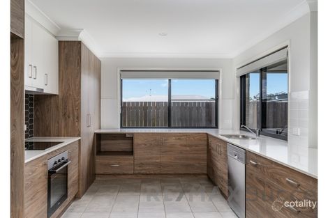 Property photo of 2 Tyrone Street Middle Ridge QLD 4350