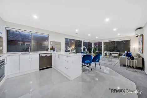 Property photo of 6 Greenock Crescent Cranbourne East VIC 3977