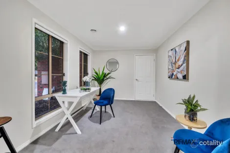 Property photo of 6 Greenock Crescent Cranbourne East VIC 3977