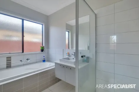Property photo of 30 Gardener Drive Point Cook VIC 3030
