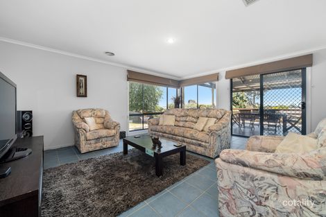 Property photo of 8 Honey Myrtle Court Langwarrin VIC 3910