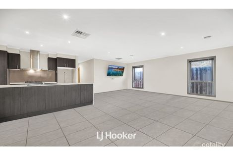 Property photo of 14 Dedina Walk Dandenong VIC 3175