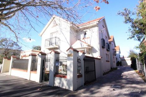 2/49 Foam St, Elwood, VIC 3184