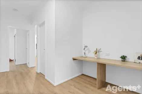 Property photo of 59 Shearjoy Loop Clyde North VIC 3978