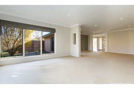 Property photo of 5 Nest Court Sale VIC 3850