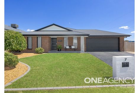 7 Lovell Pl, Lloyd, NSW 2650