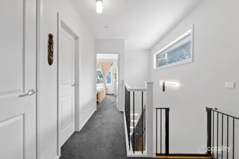 Property photo of 20 Ayton Street Ivanhoe VIC 3079