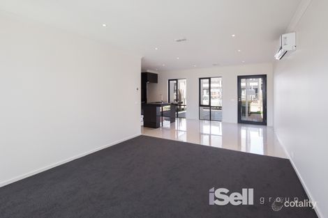 Property photo of 24 Amaryn Court Springvale VIC 3171