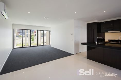 Property photo of 24 Amaryn Court Springvale VIC 3171
