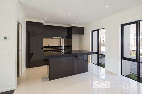 Property photo of 24 Amaryn Court Springvale VIC 3171