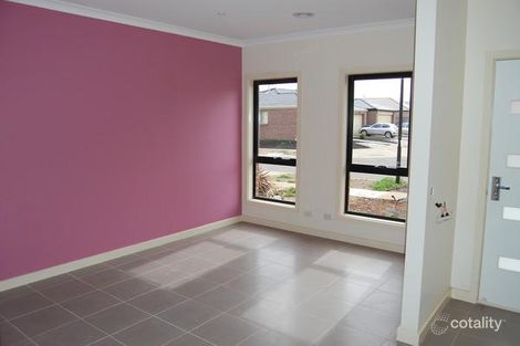 Property photo of 2/15 McDougall Place Truganina VIC 3029