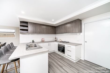 Property photo of 15 Thane Court Lloyd NSW 2650