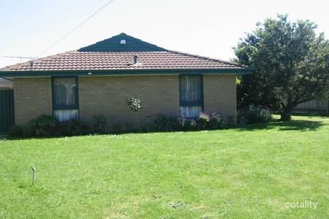 Property photo of 10 Strawbent Rise Narre Warren VIC 3805